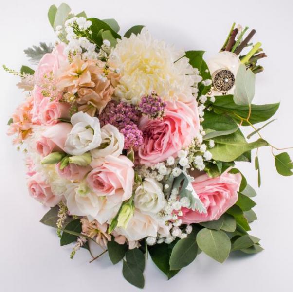 A beautiful bridal bouquet is ideal when planning your wedding.